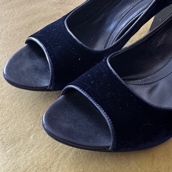 Hugo Boss Women's Elegant Dark Blue Velvet Heels - Picture 4 of 11